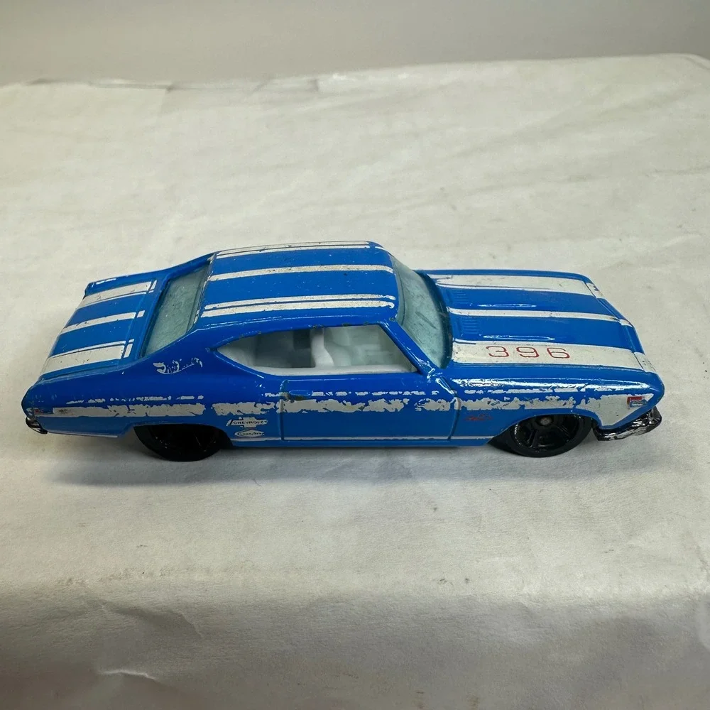 Hot Wheels 69 Chevelle SS 396 Blue White‎ Racing Stripes 1:64 Diecast Car 2007
